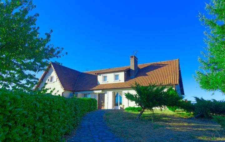 Annonces CHAROLLES : House | PARAY-LE-MONIAL (71600) | 283 m2 | 211 000 € 